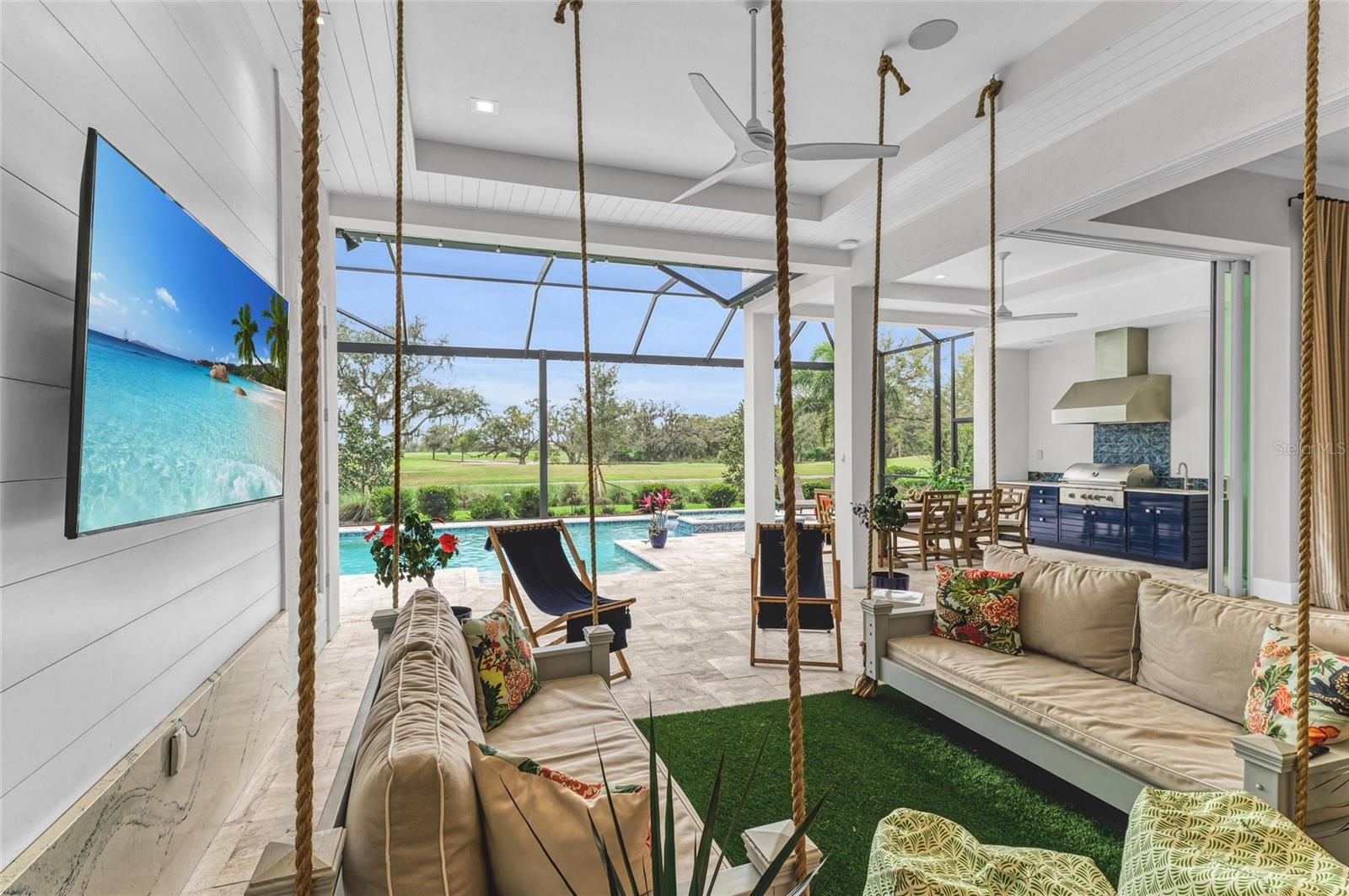 FOUNDERS CLUB - Residential