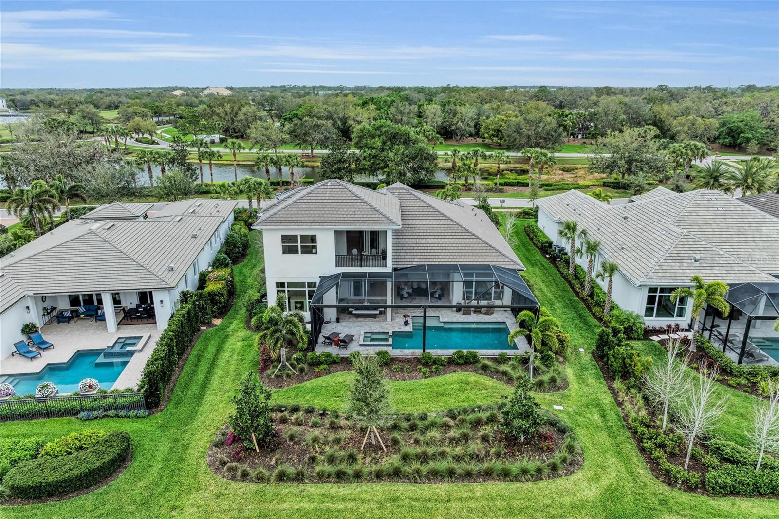 FOUNDERS CLUB - Residential