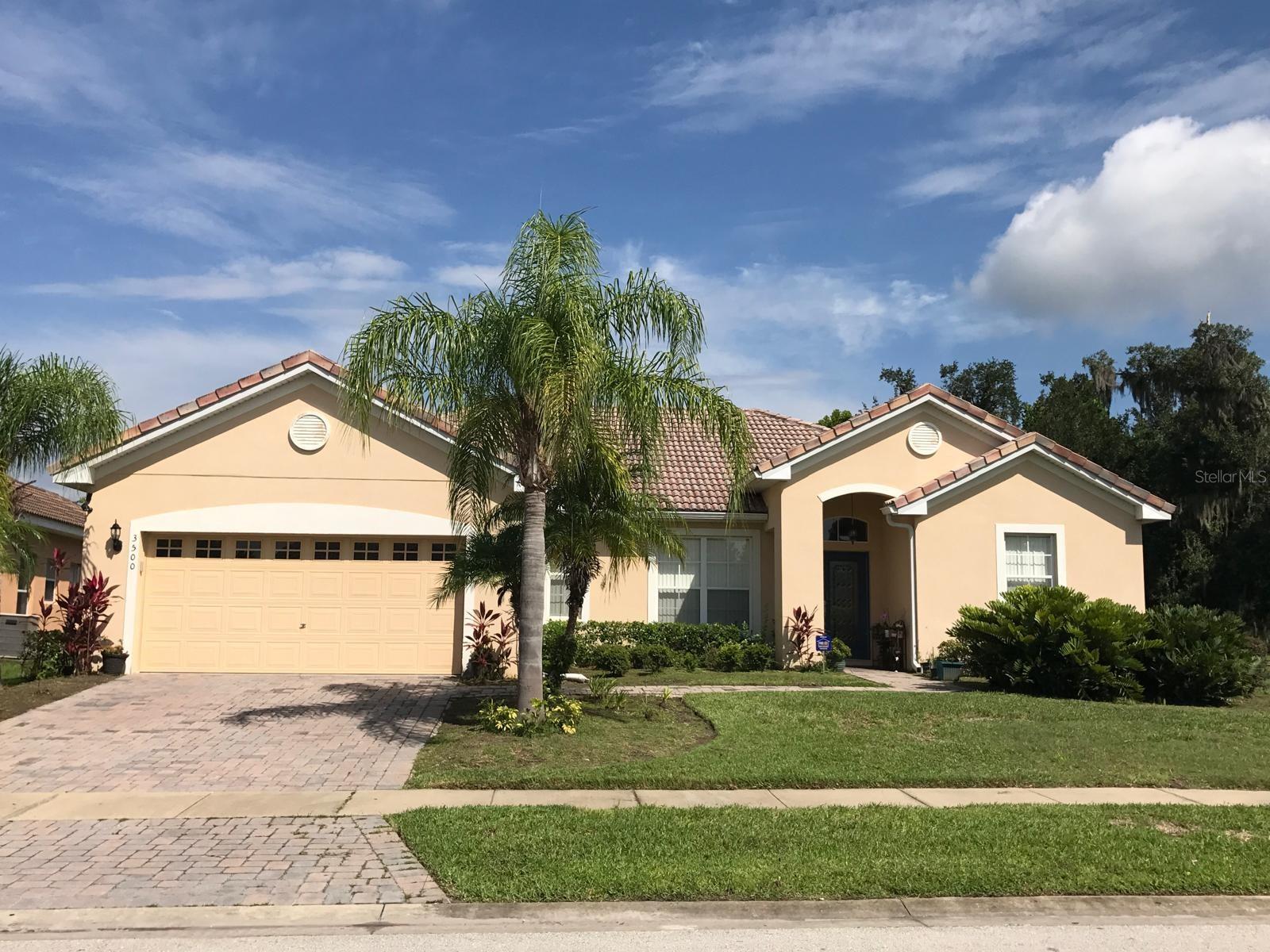 Community features: Barbecue, Basketball Court, Business Center, Dock, Electricity not included in rent, Garbage not included in rent, Garden, Lake, Lawn, Living room, Secured entry, Sewage not included in rent, Sports Court, Sprinkler System, Stainless steel appliances, Tennis Court(s), Water not included in rent