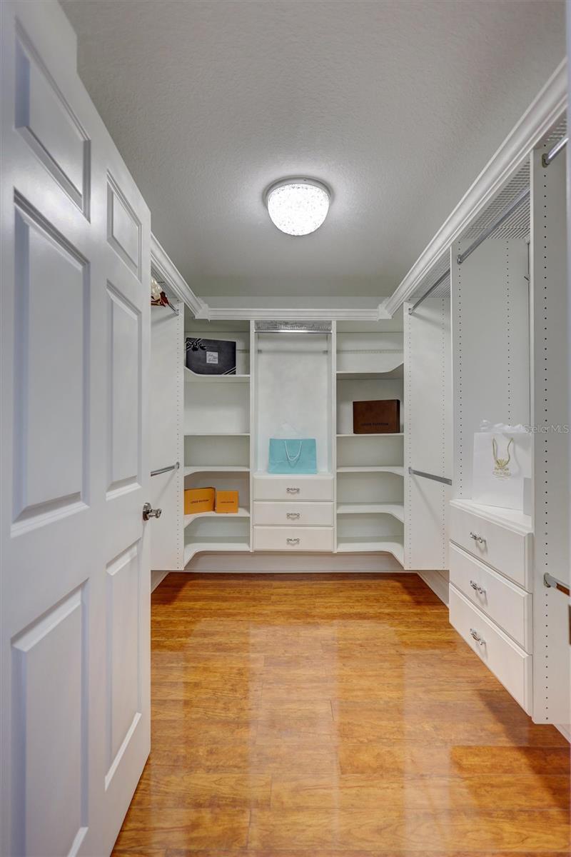 BAY CLUB PH II - Residential