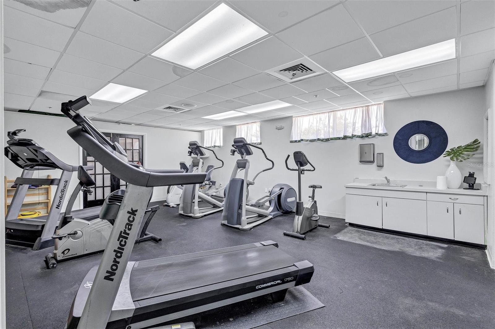 BAY CLUB PH II - Residential