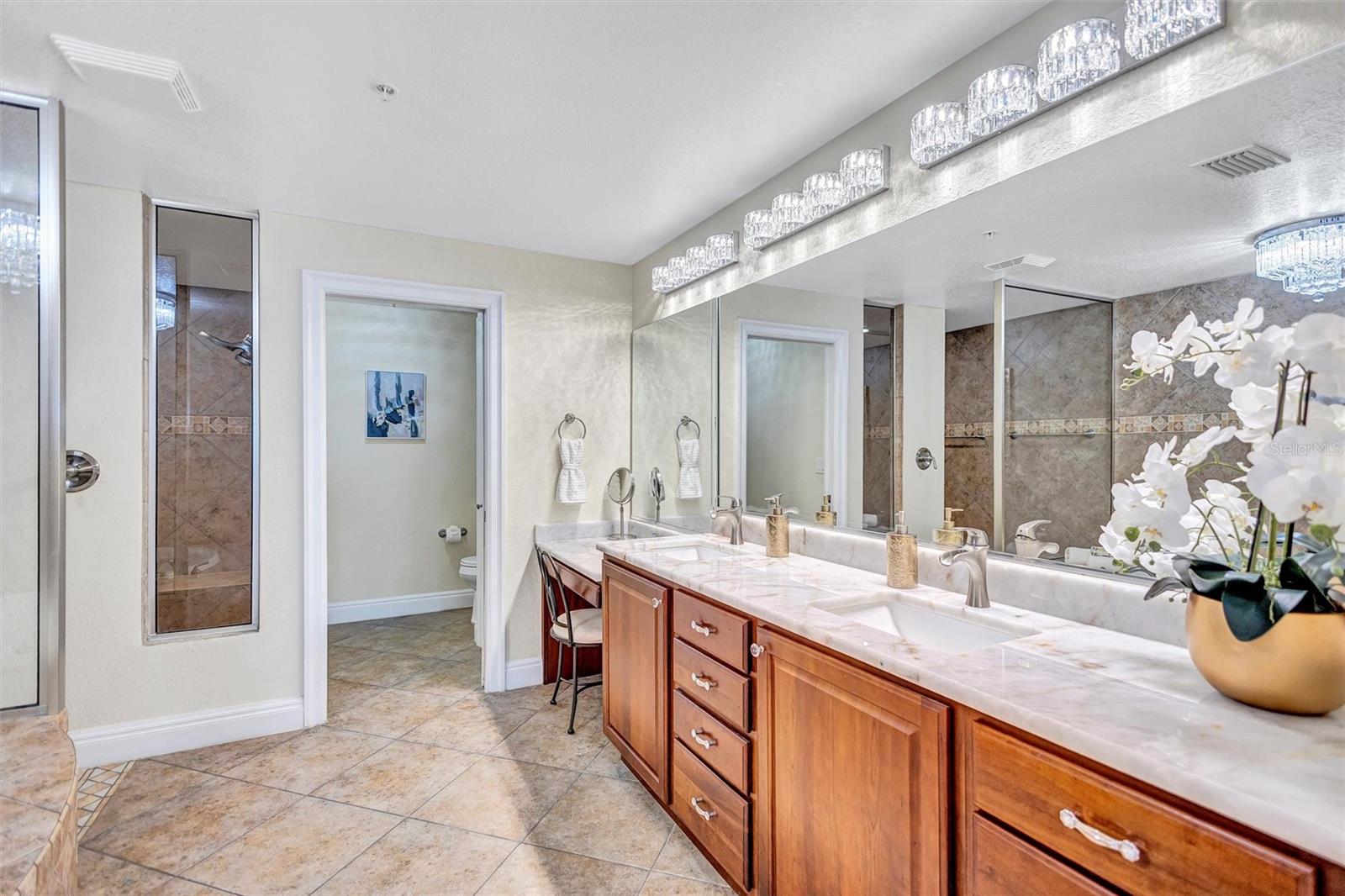 BAY CLUB PH II - Residential