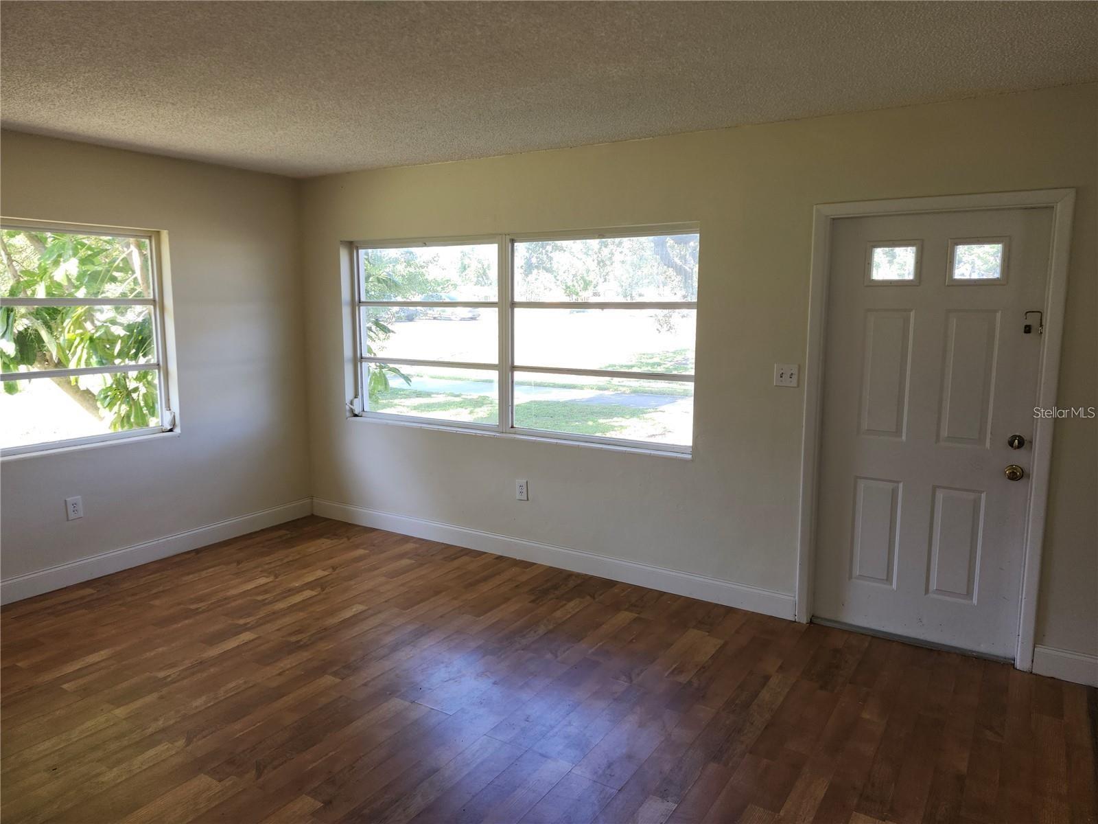 DEL ORO GARDENS - Residential Lease
