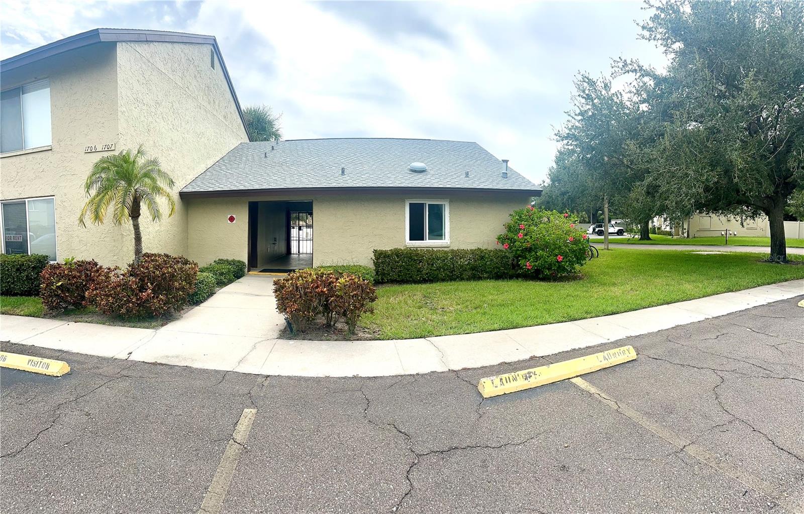 Live the Florida lifestyle with ease in this fully furnished rental in the Clearwater Largo area. Perfect for snowbirds, short-term stays, and visitors, this stylish unit is move-in ready and even includes a spacious king size bed for ultimate comfort.
Enjoy resort-style amenities right outside your door with multiple sparkling pools, a relaxing hot tub, and beautifully maintained grounds. Water, sewer, trash, and ground maintenance are all included, giving you worry free living with no hidden hassles.
The location could not be better. Just minutes from award winning beaches, shopping, top restaurants, and local attractions, you’ll be in the center of everything.
This is the stress free, affordable, and highly sought after rental you’ve been waiting for. Book your showing today and secure your spot in paradise.