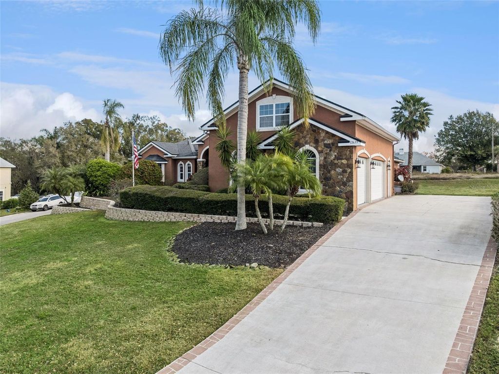 Photo of 12633 Crown Point Circle, Clermont, FL 34711 (MLS # G5106375)