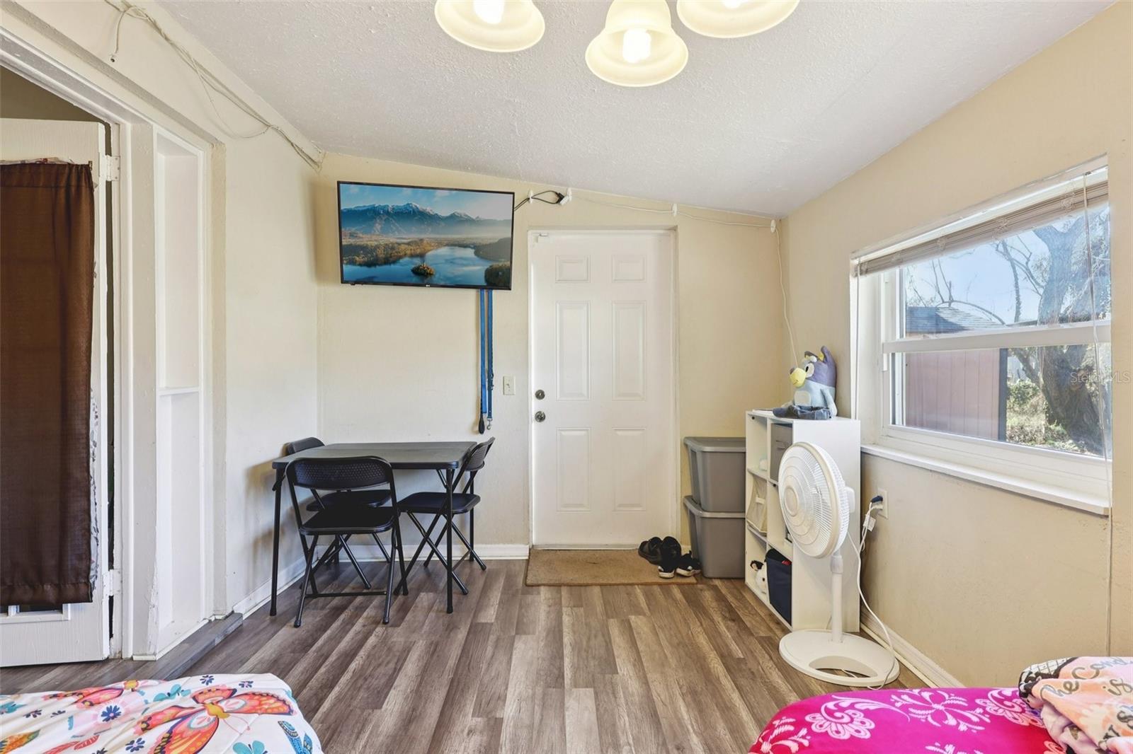 CRESTWOOD - Residential