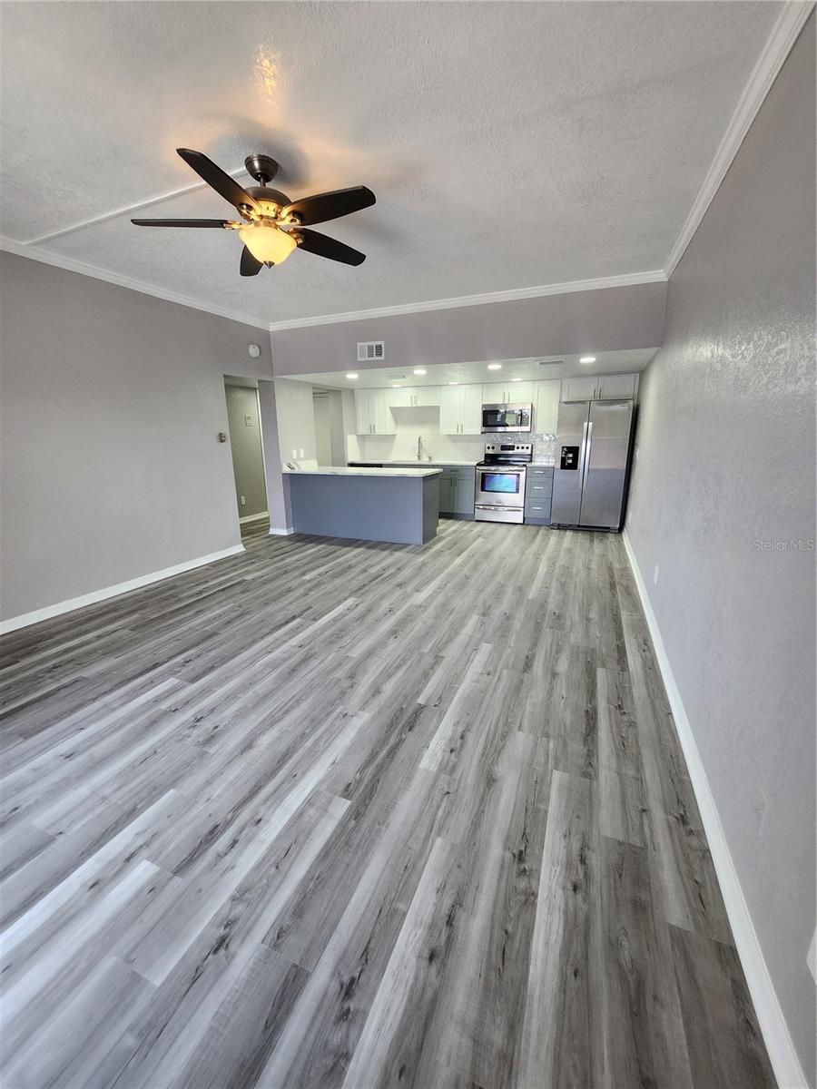 5541 BAY BOULEVARD 403