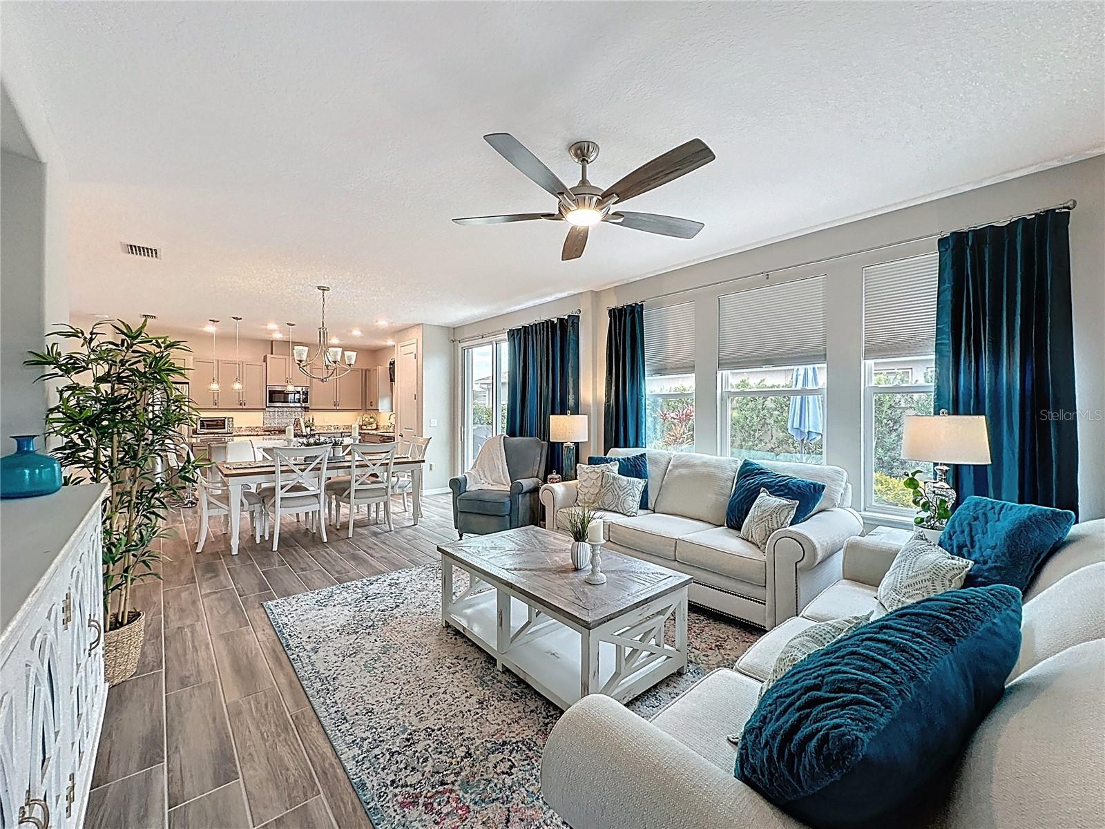 CASCADES/GROVELAND PH 6 - Residential