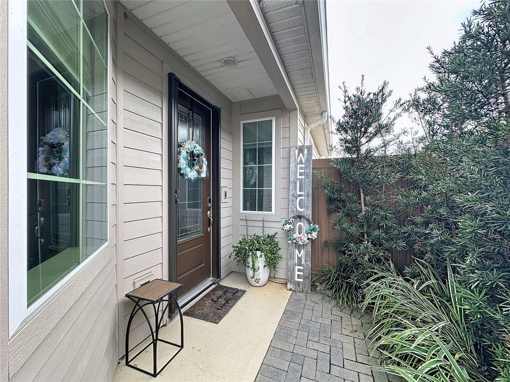 Photo of 422 Alcove Drive, Groveland, FL 34736 (MLS # G5106900)