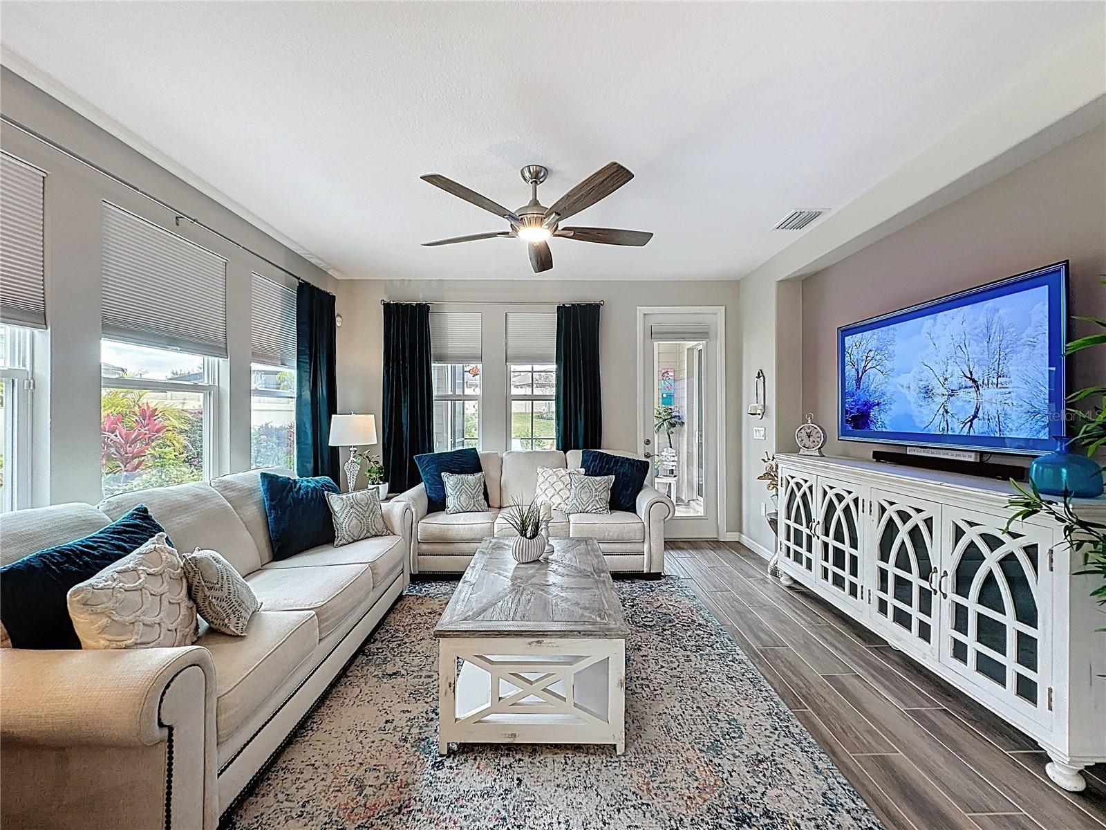 CASCADES/GROVELAND PH 6 - Residential