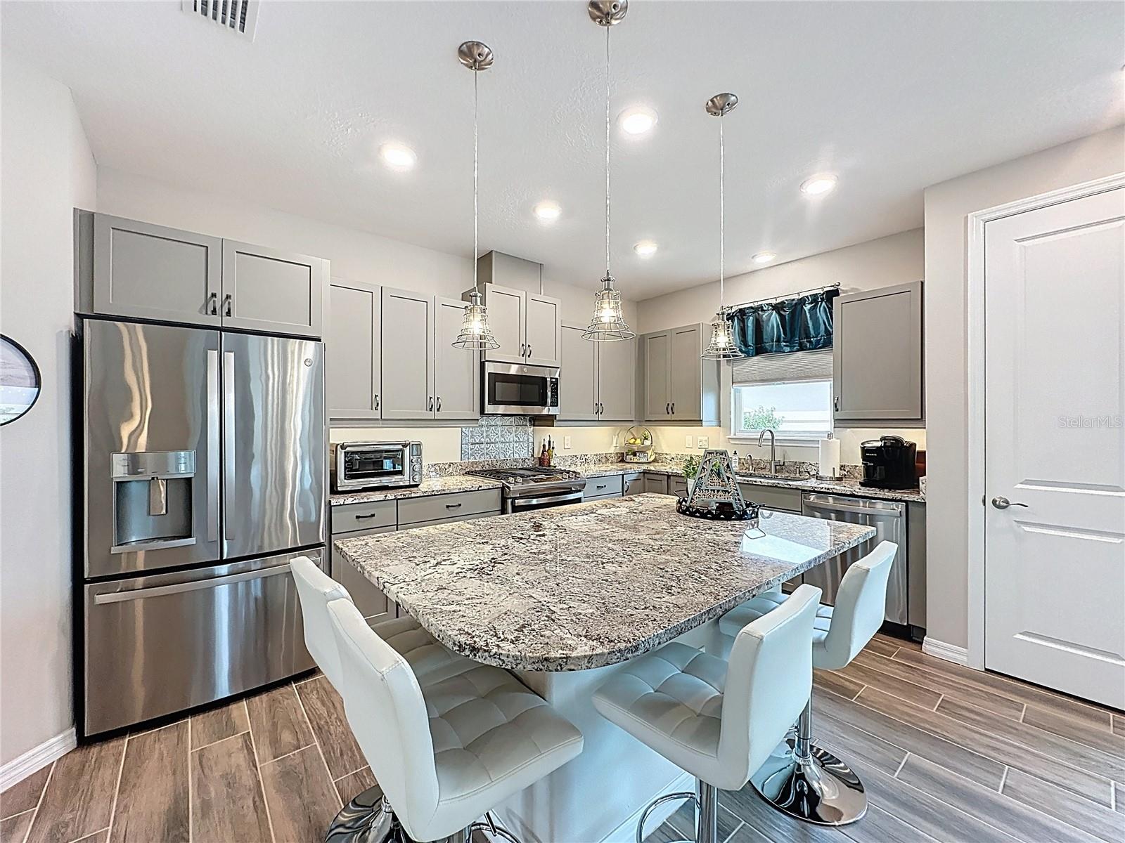 CASCADES/GROVELAND PH 6 - Residential