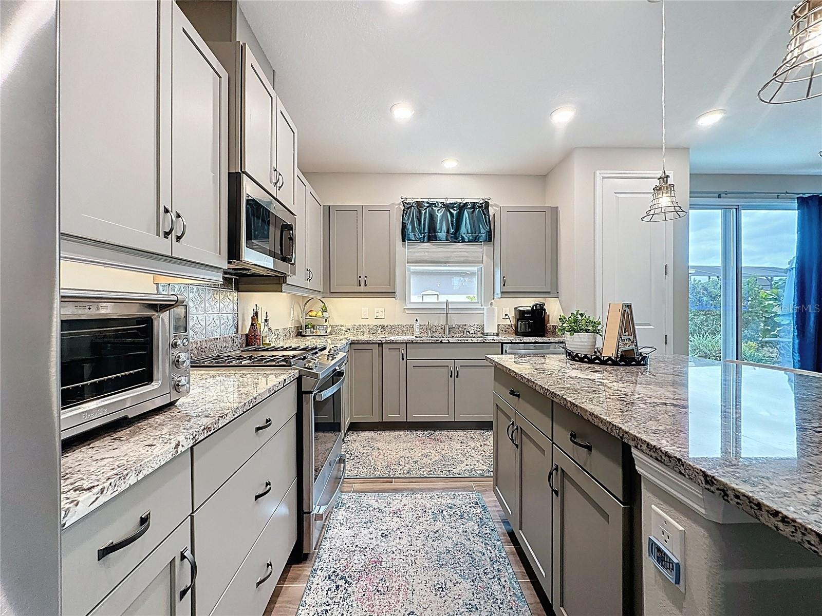 CASCADES/GROVELAND PH 6 - Residential