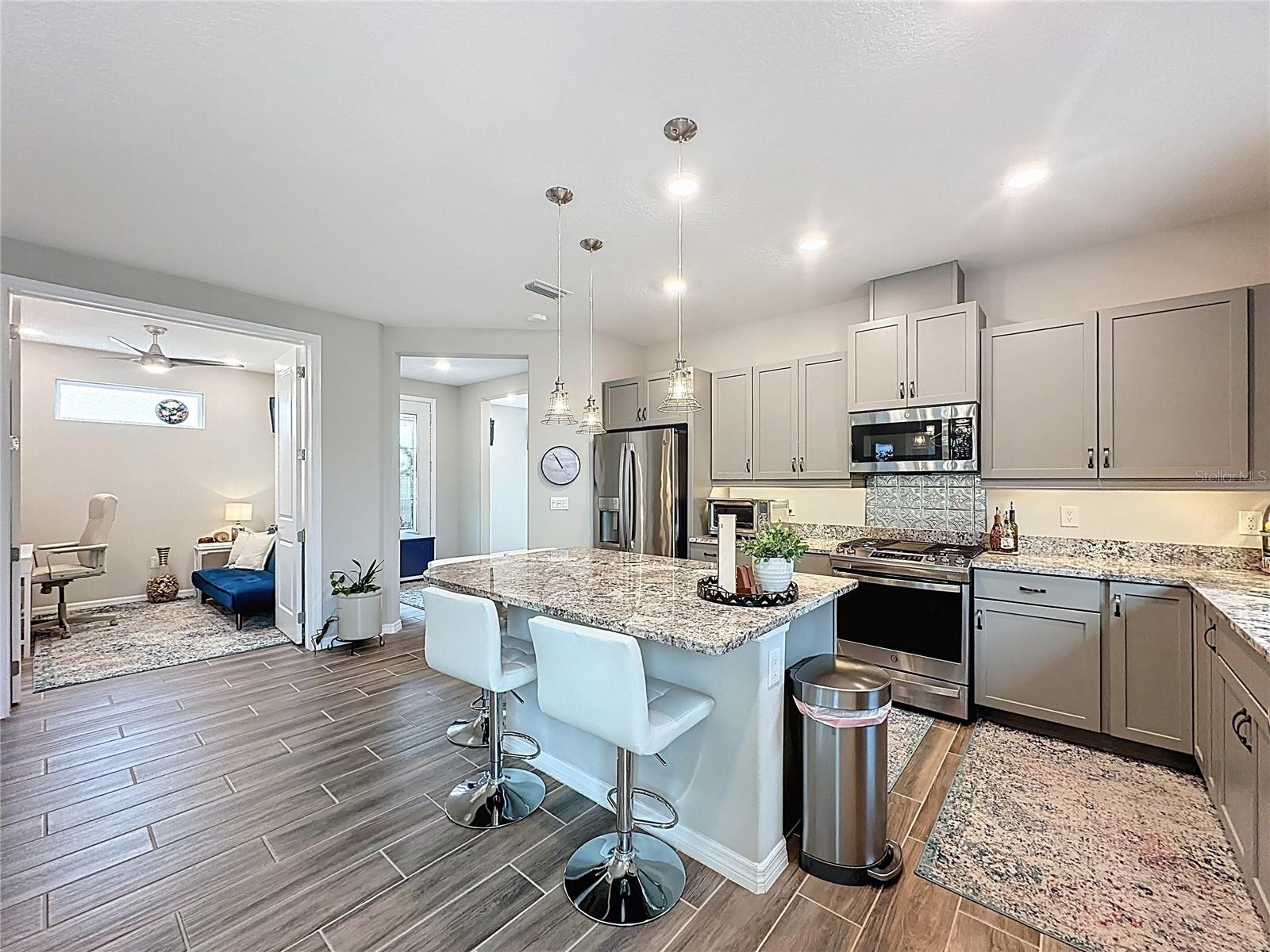 CASCADES/GROVELAND PH 6 - Residential