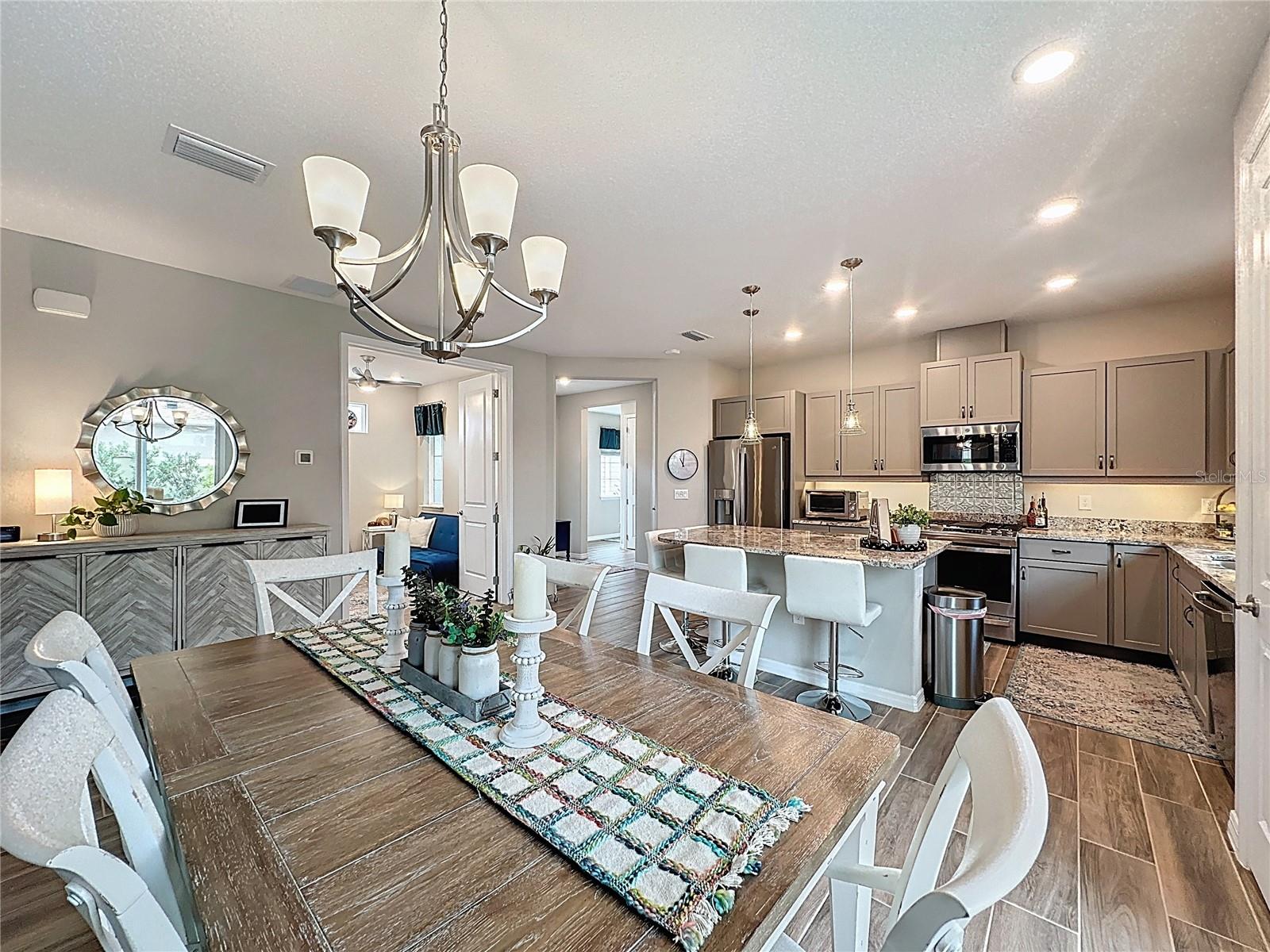 CASCADES/GROVELAND PH 6 - Residential