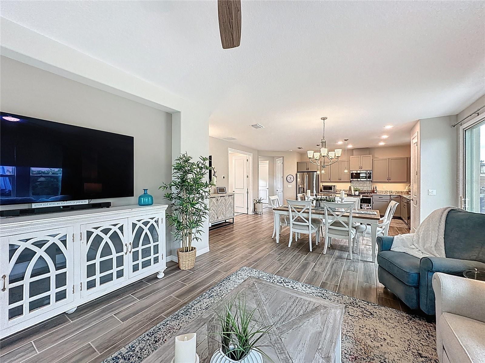 CASCADES/GROVELAND PH 6 - Residential