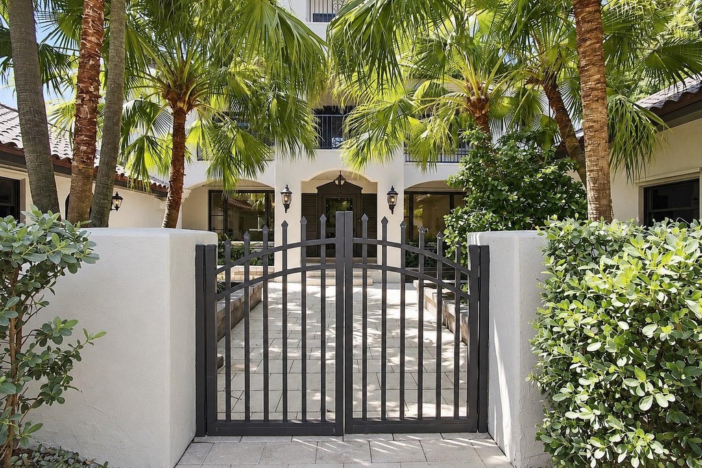 Photo of 980 Bay Esplanade, Clearwater, FL 33767 (MLS # TB8554787)