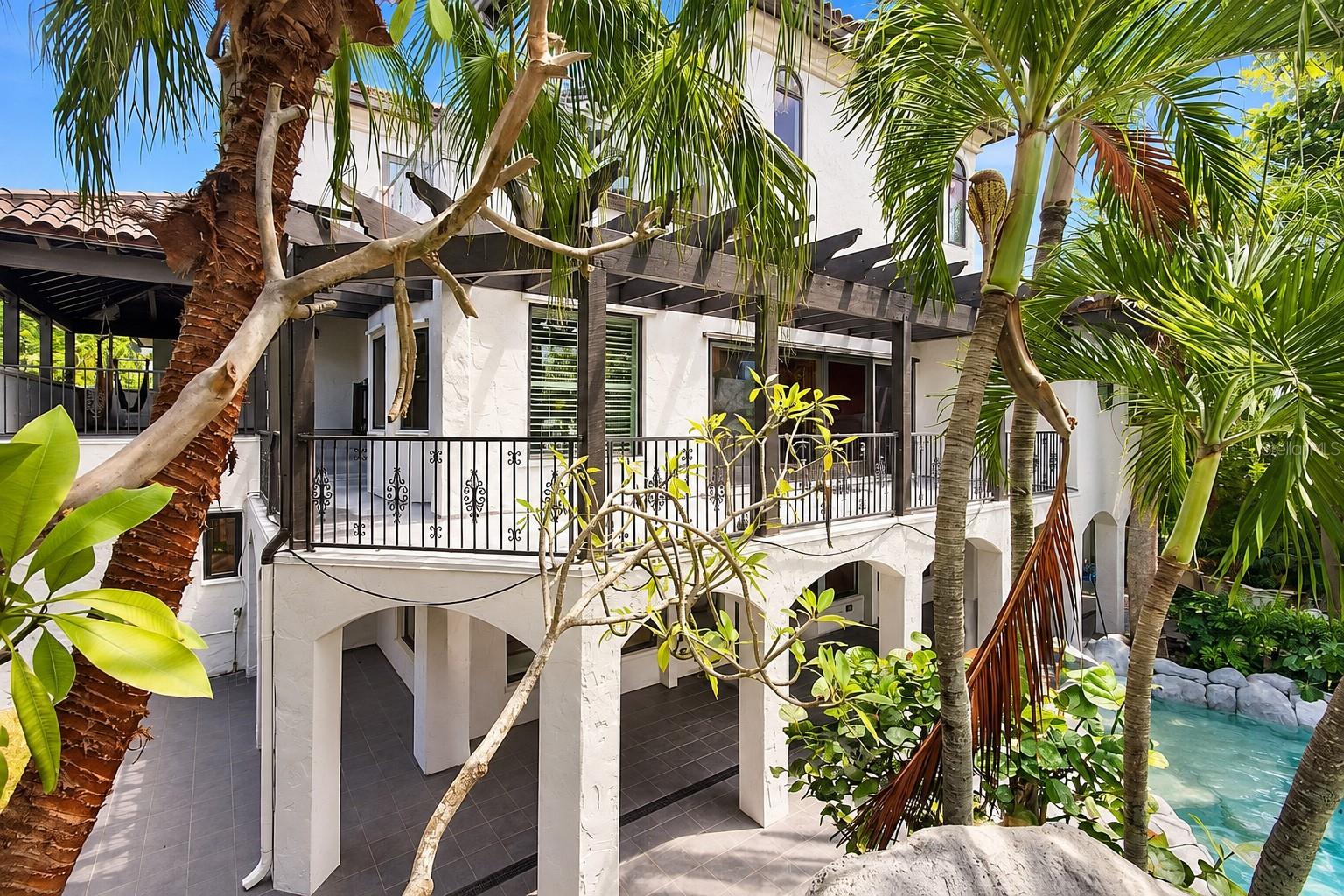 980 BAY ESPLANADE