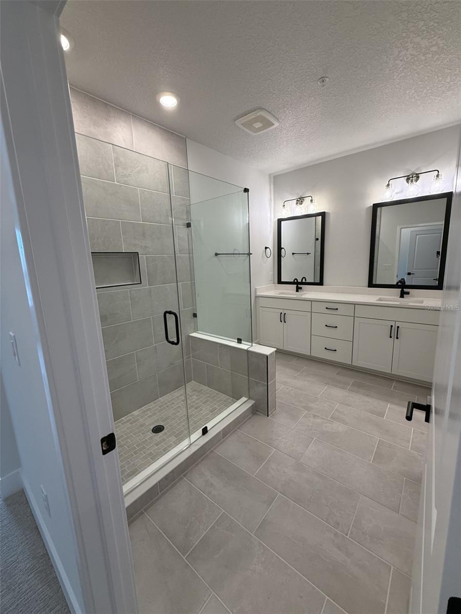 APEX AT SEMINOLE HEIGHTS - Residential Lease