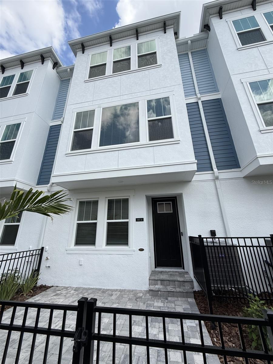 APEX AT SEMINOLE HEIGHTS - Residential Lease
