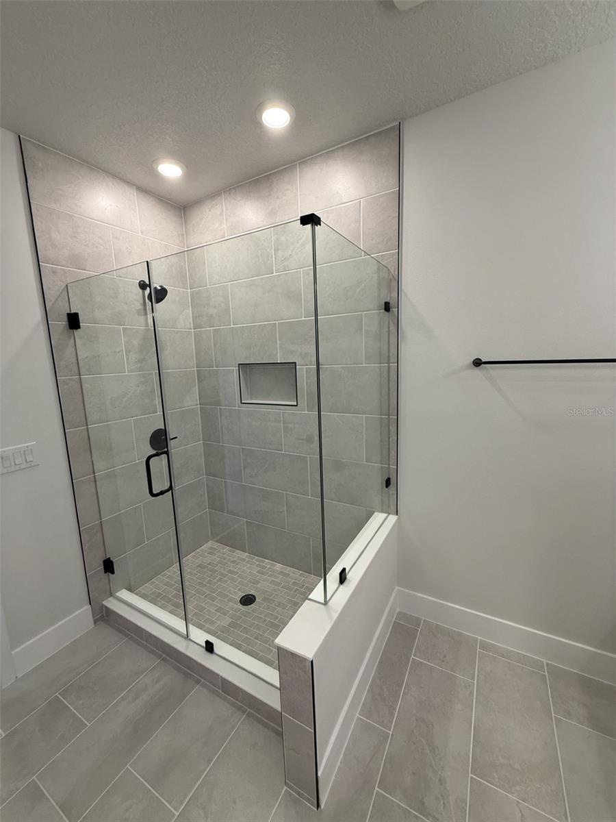 APEX AT SEMINOLE HEIGHTS - Residential Lease