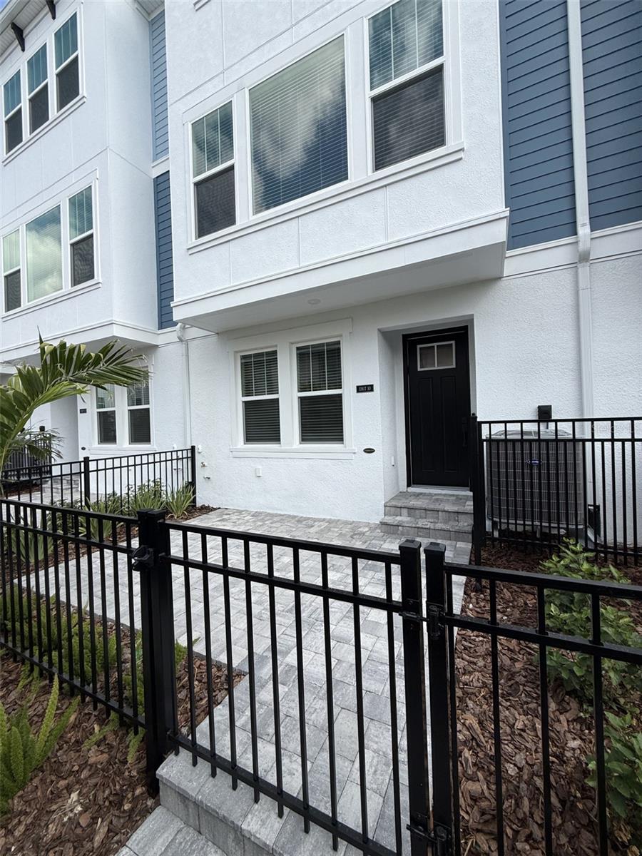 APEX AT SEMINOLE HEIGHTS - Residential Lease