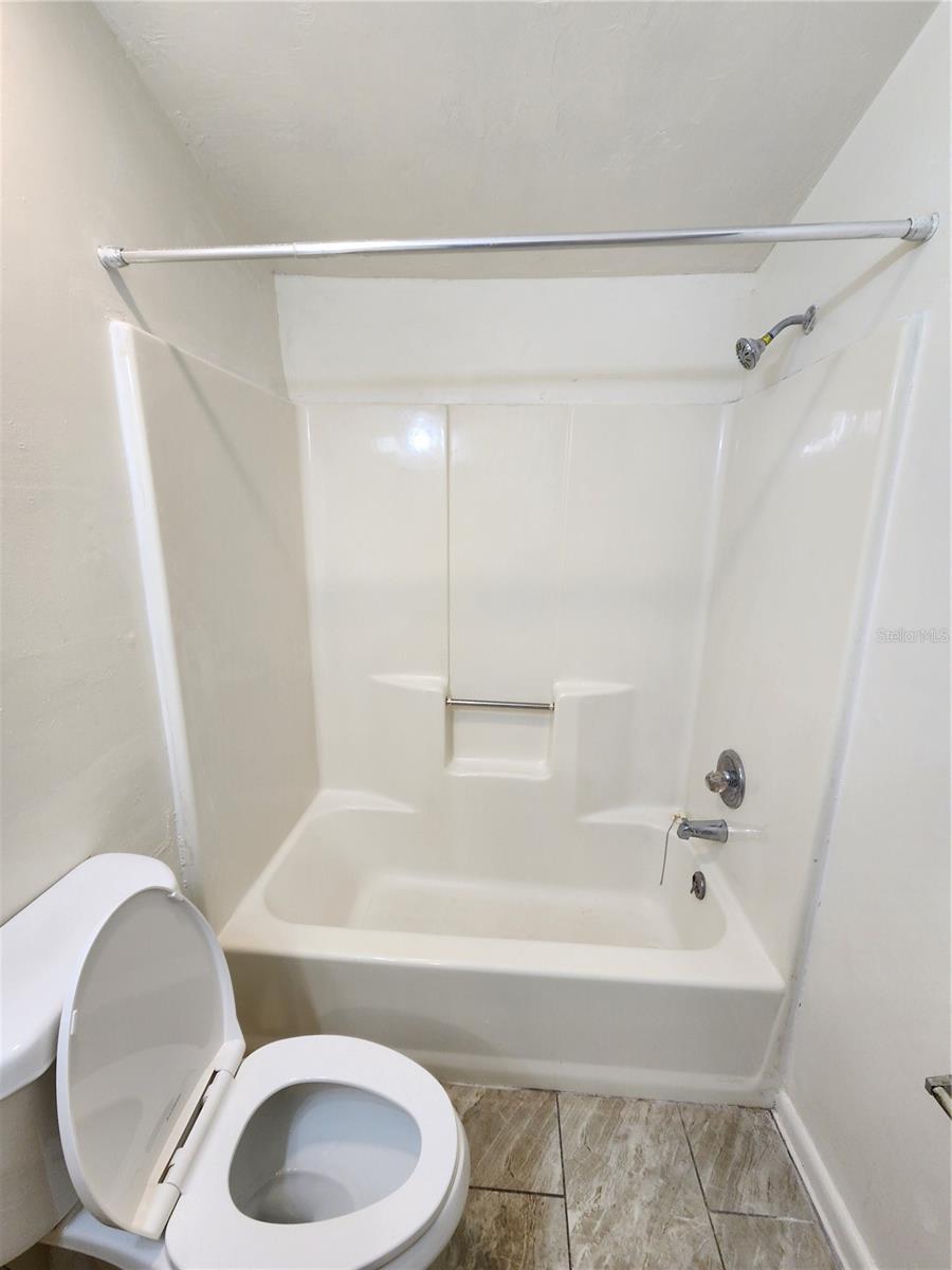 TOWER OAKS MANOR - Residential Lease