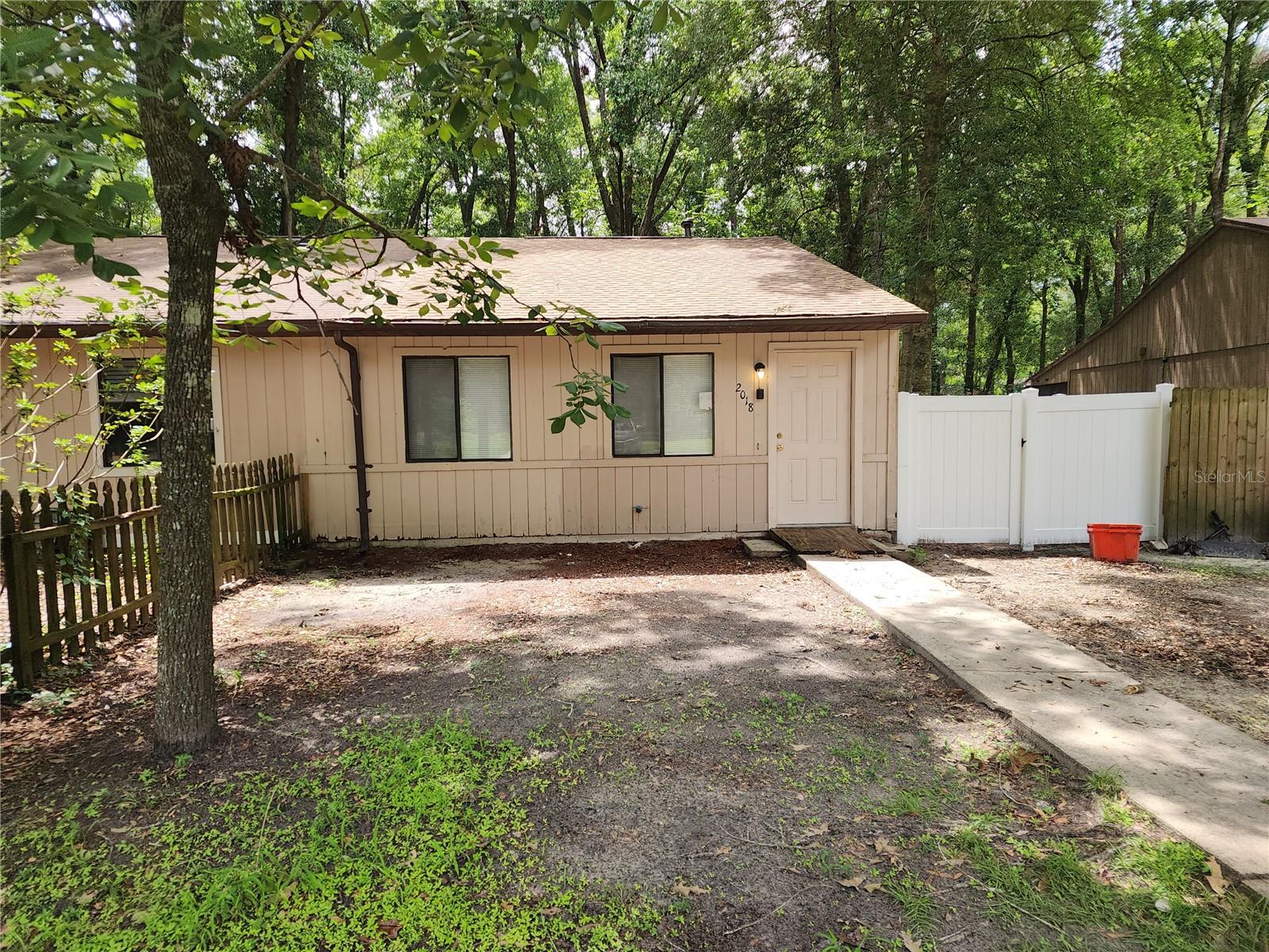 TOWER OAKS MANOR - Residential Lease