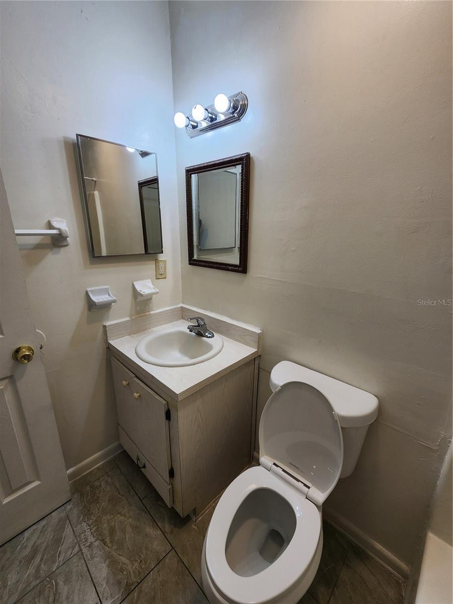 TOWER OAKS MANOR - Residential Lease