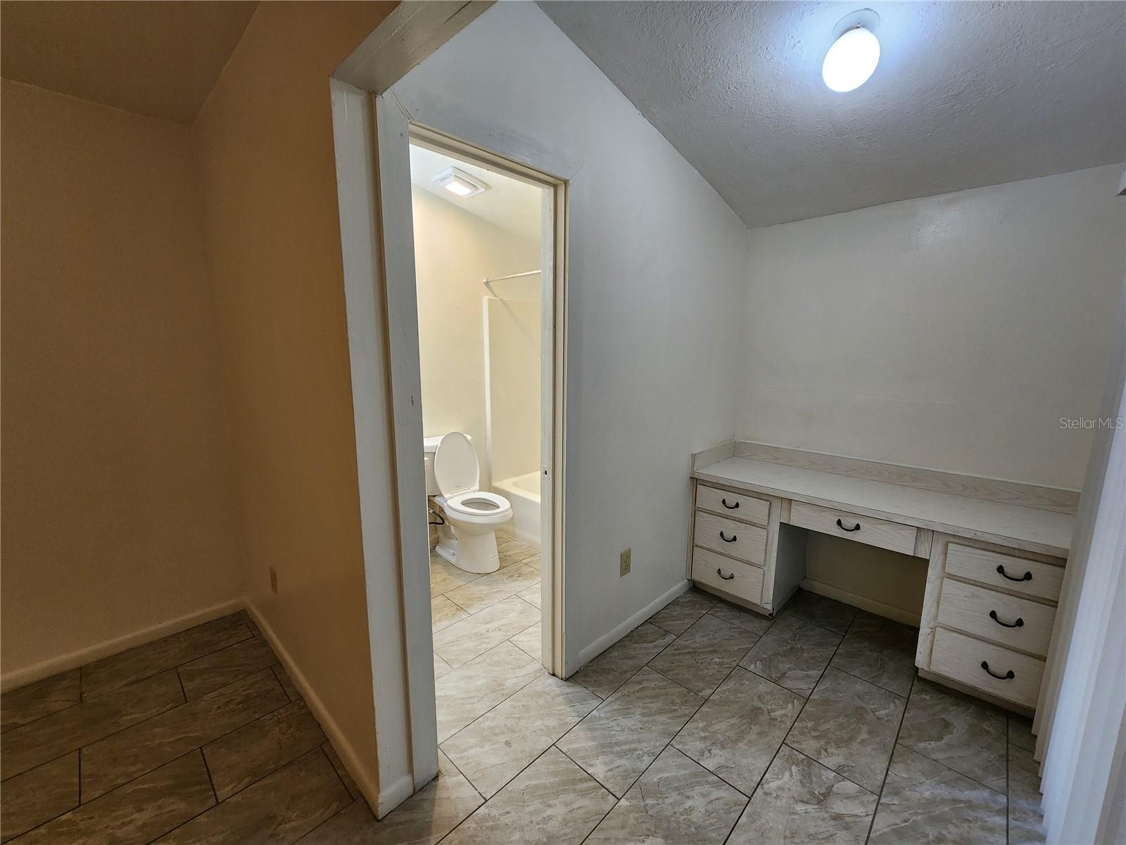 TOWER OAKS MANOR - Residential Lease