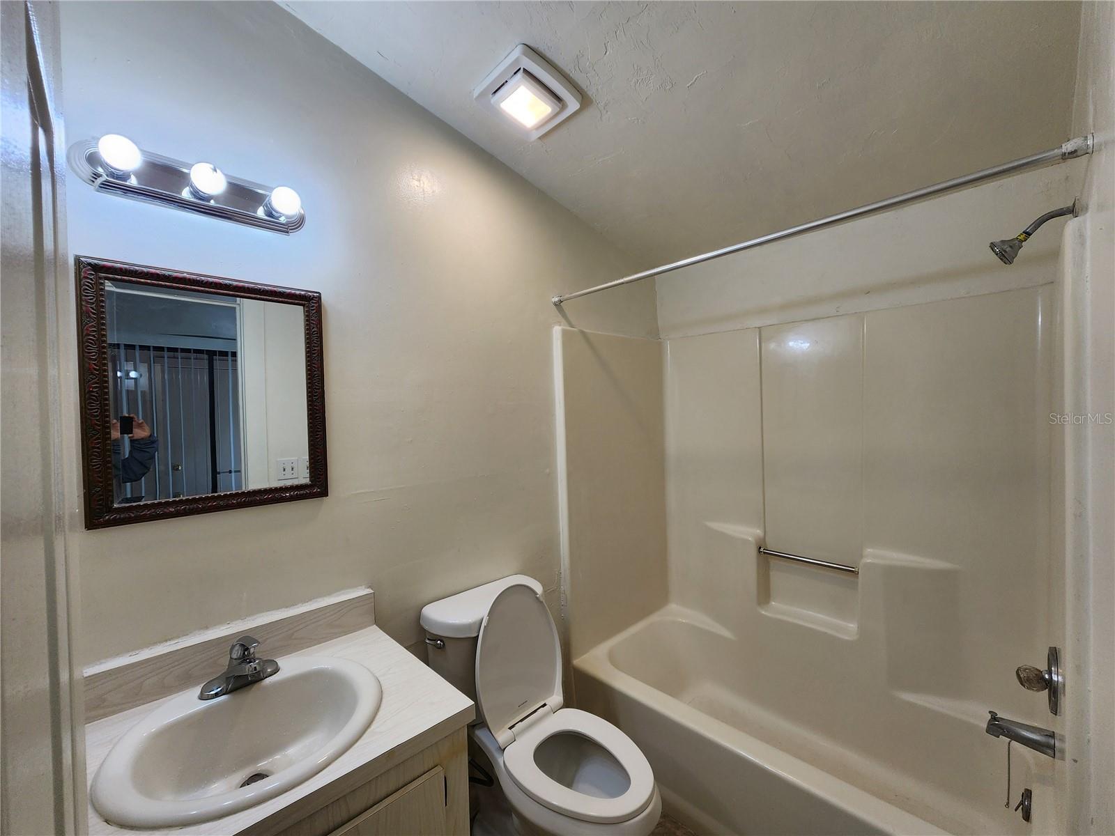 TOWER OAKS MANOR - Residential Lease