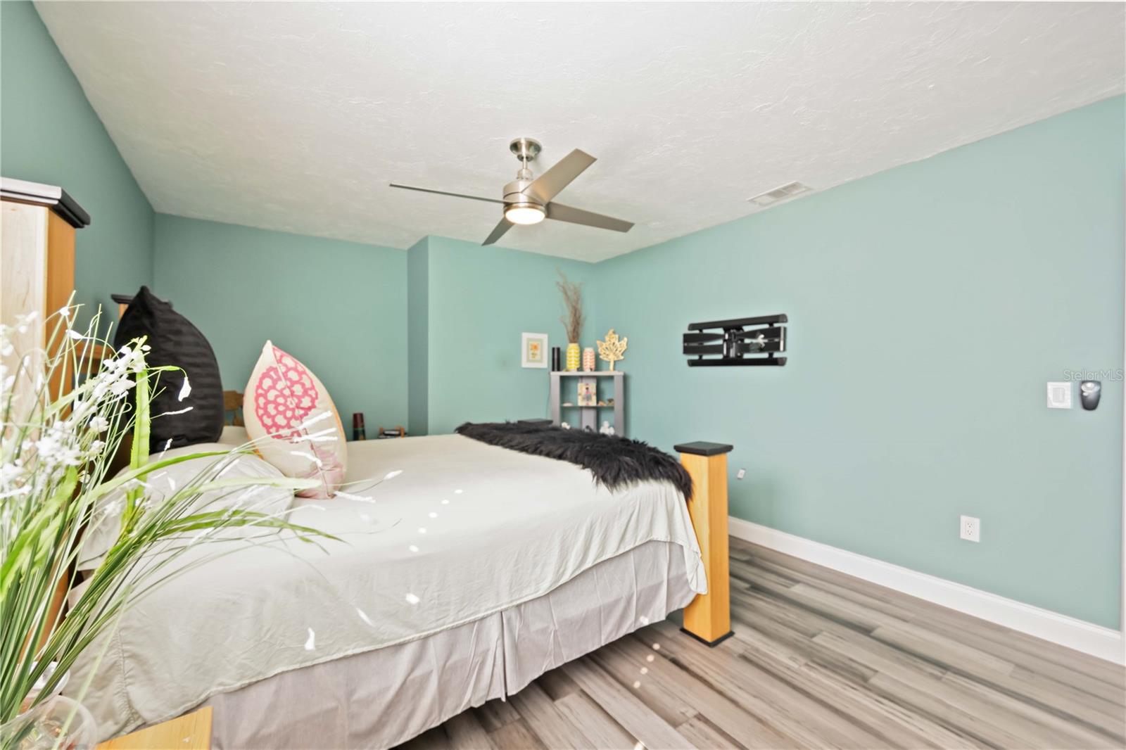MEADOWS THE - Residential