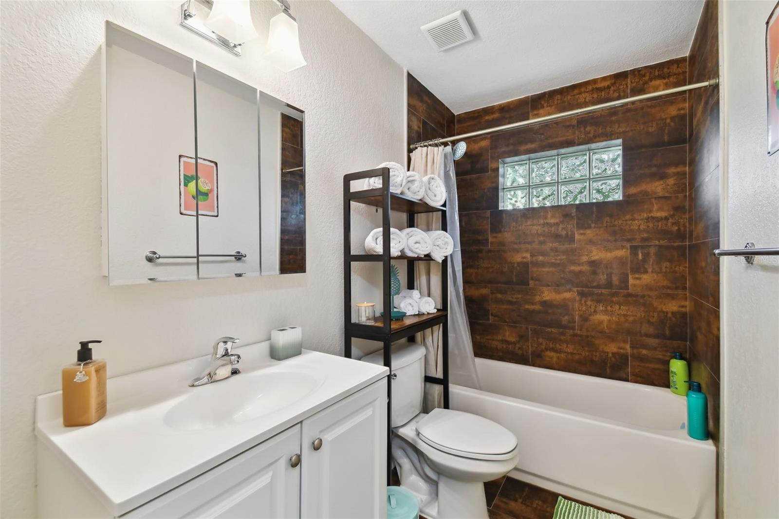 MANHATTAN MANOR REV - Residential Lease