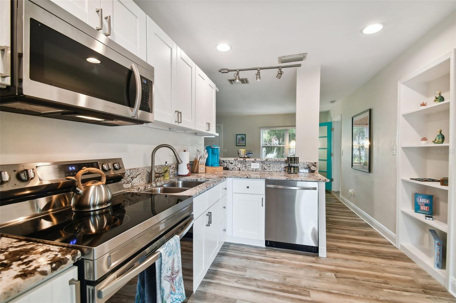 MANHATTAN MANOR REV - Residential Lease