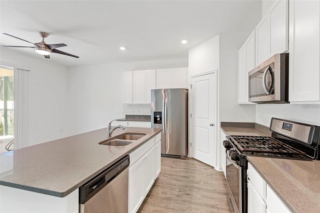 Photo of 5435 Los Robles Court, Palmetto, FL 34221 (MLS # TB8491641)