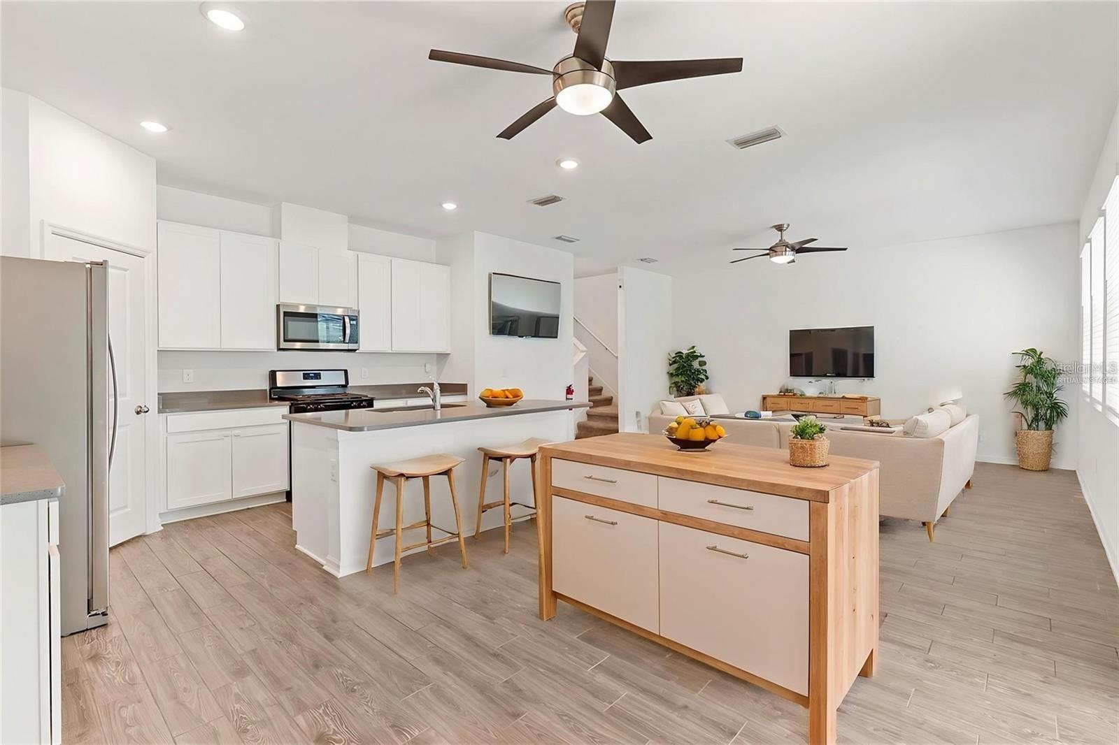 5435 LOS ROBLES COURT