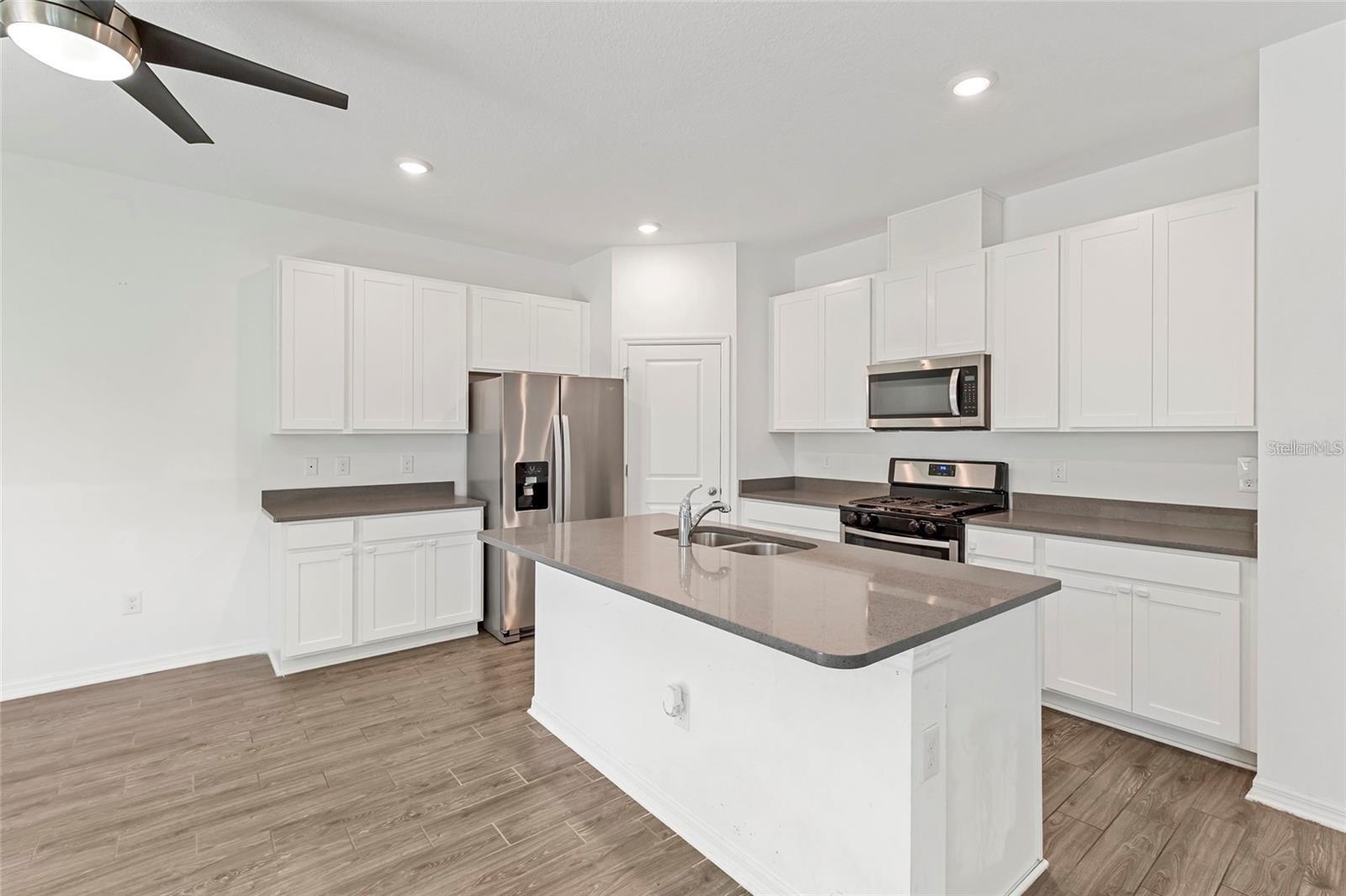 5435 LOS ROBLES COURT