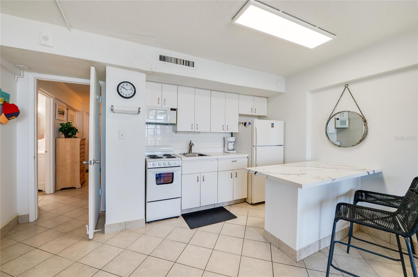 HAWAIIAN INN LC - Residential