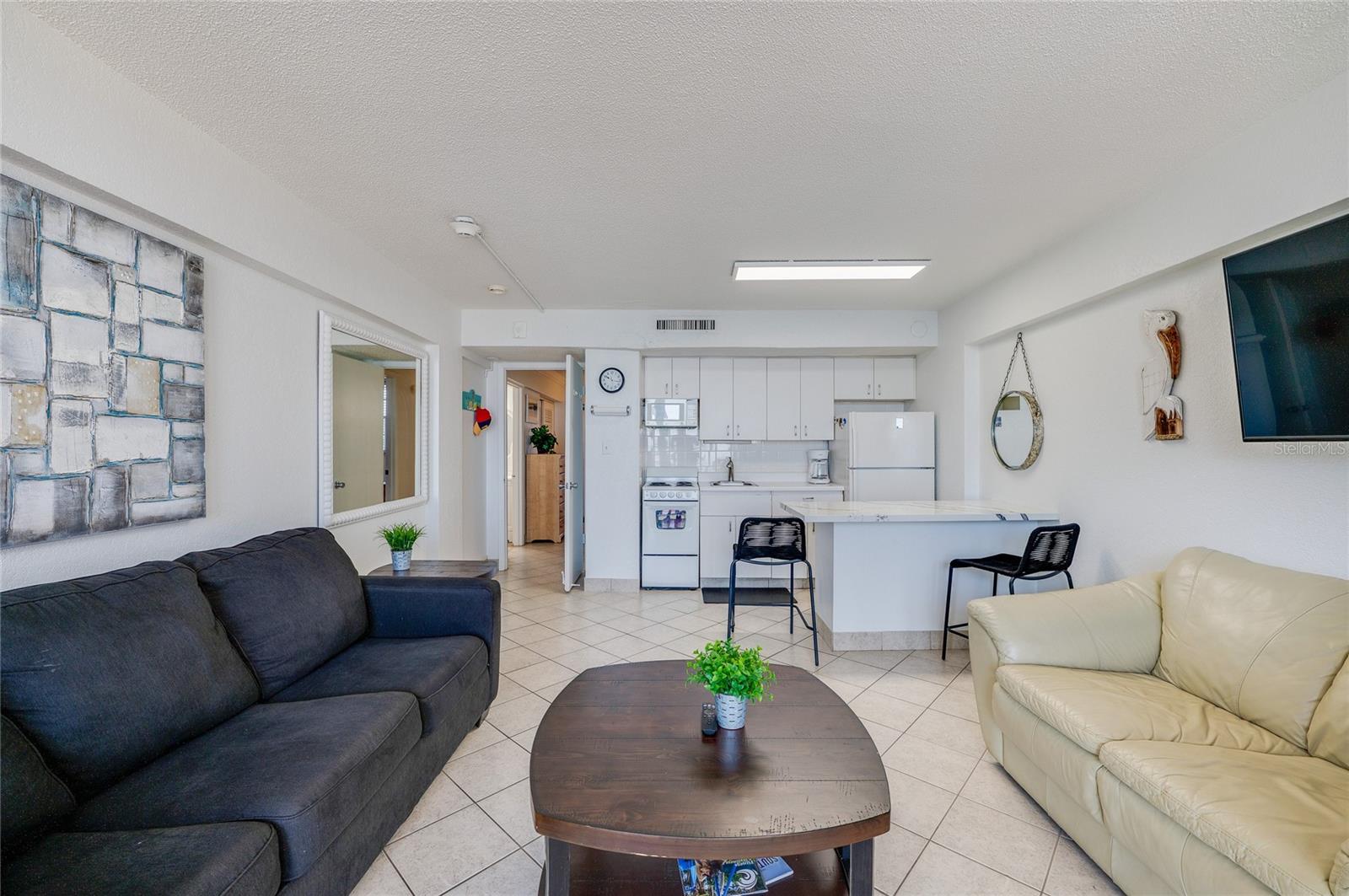 HAWAIIAN INN LC - Residential