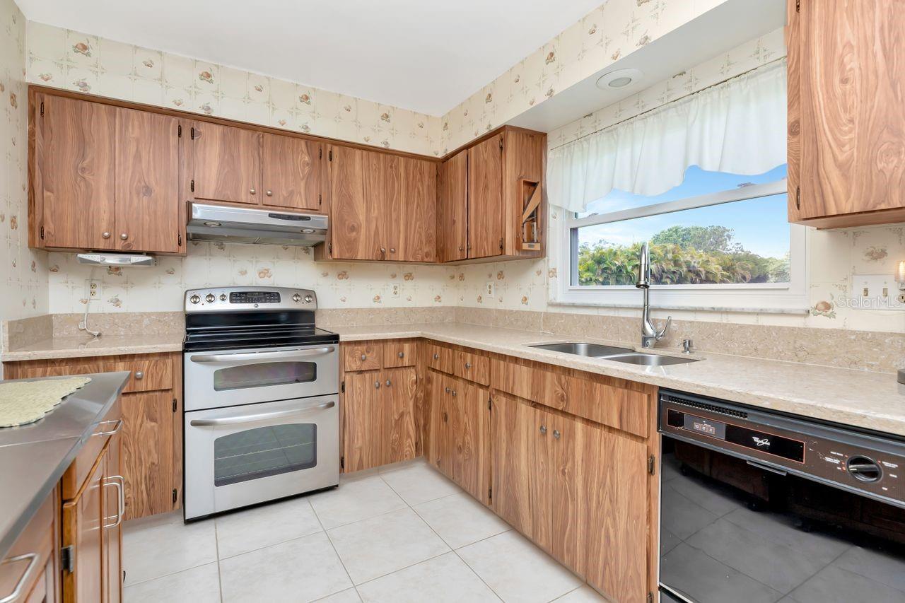 1704 CALEDONIA COURT