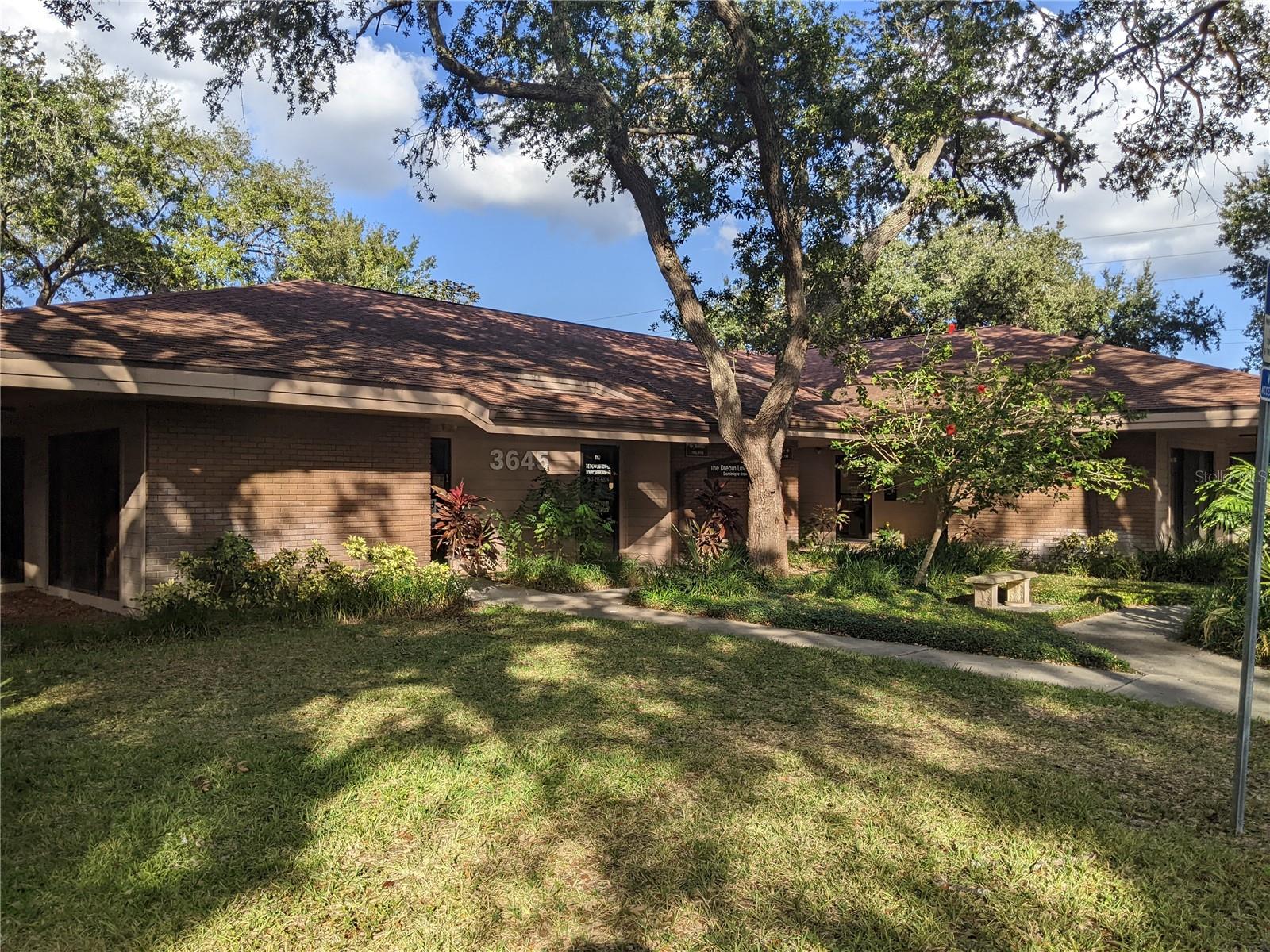 ACREAGE - Commercial Lease