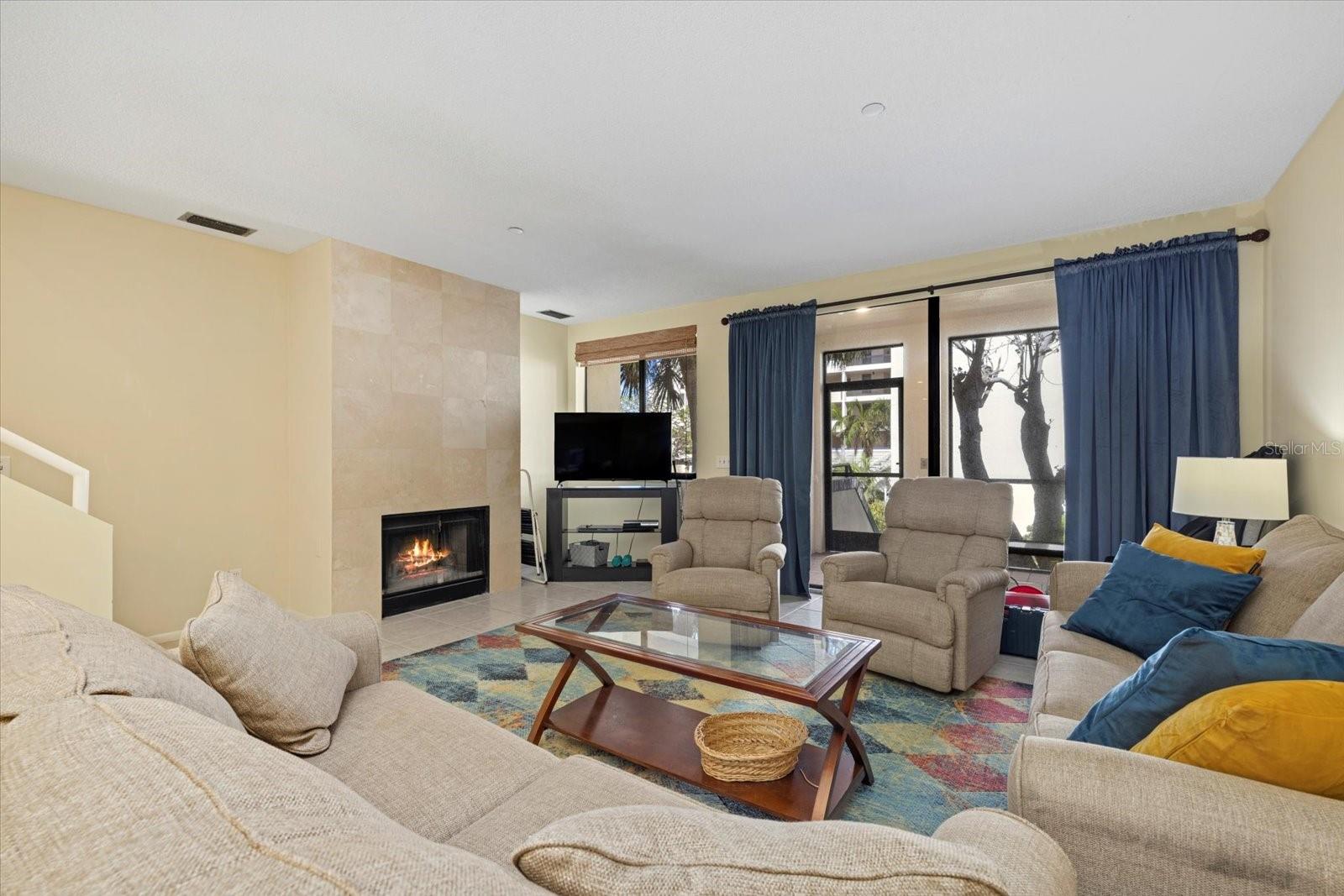 2012 HARBOURSIDE DRIVE 2102