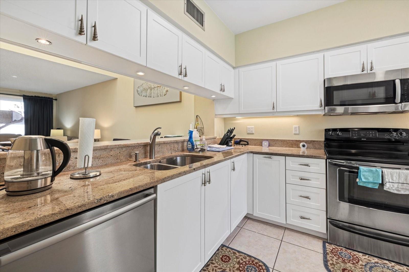 2012 HARBOURSIDE DRIVE 2102
