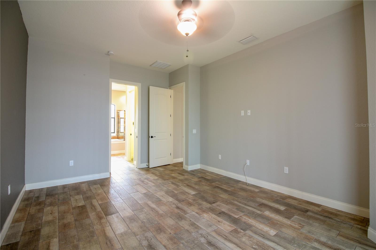 VILLAGE SPIRIT LAKE ADD - Residential Lease