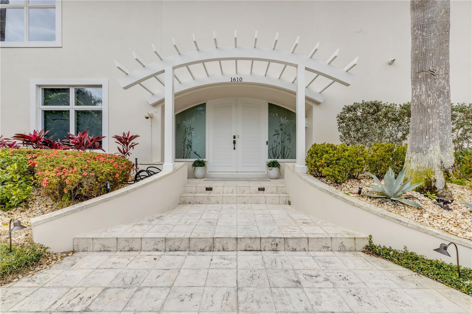 ORLANDO BEACH - Residential