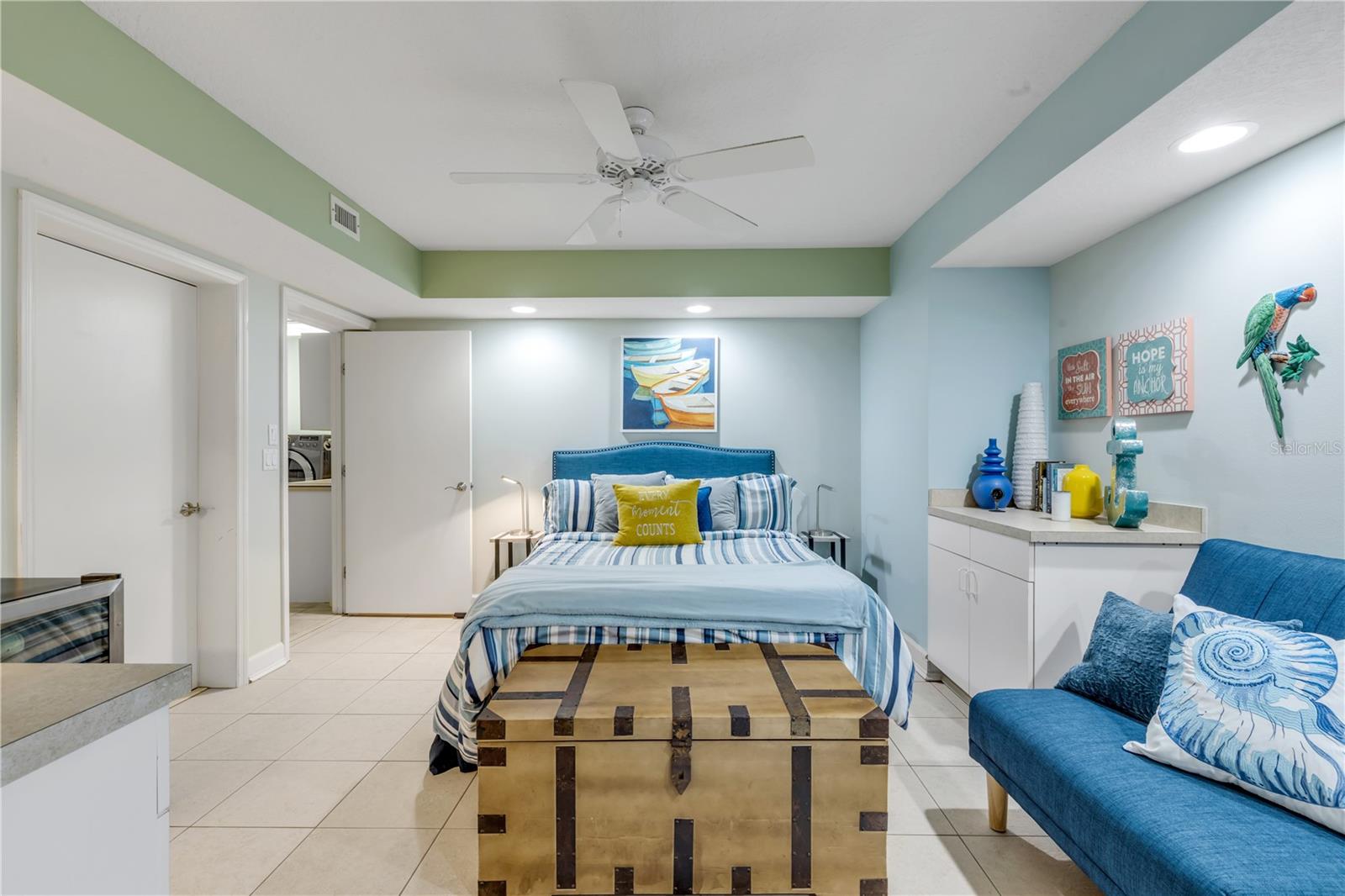 ORLANDO BEACH - Residential