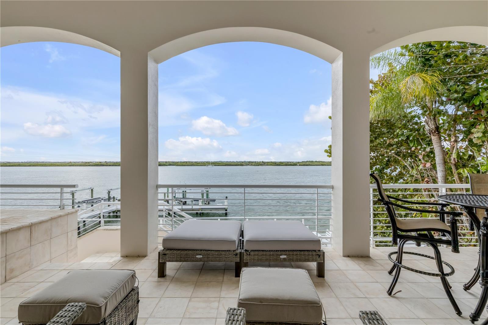 ORLANDO BEACH - Residential