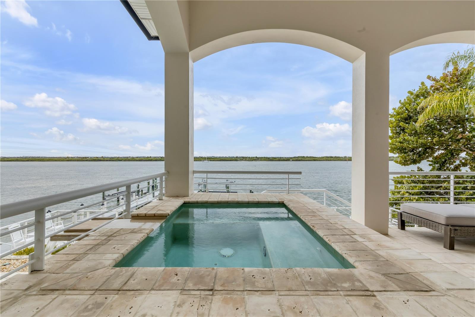 ORLANDO BEACH - Residential