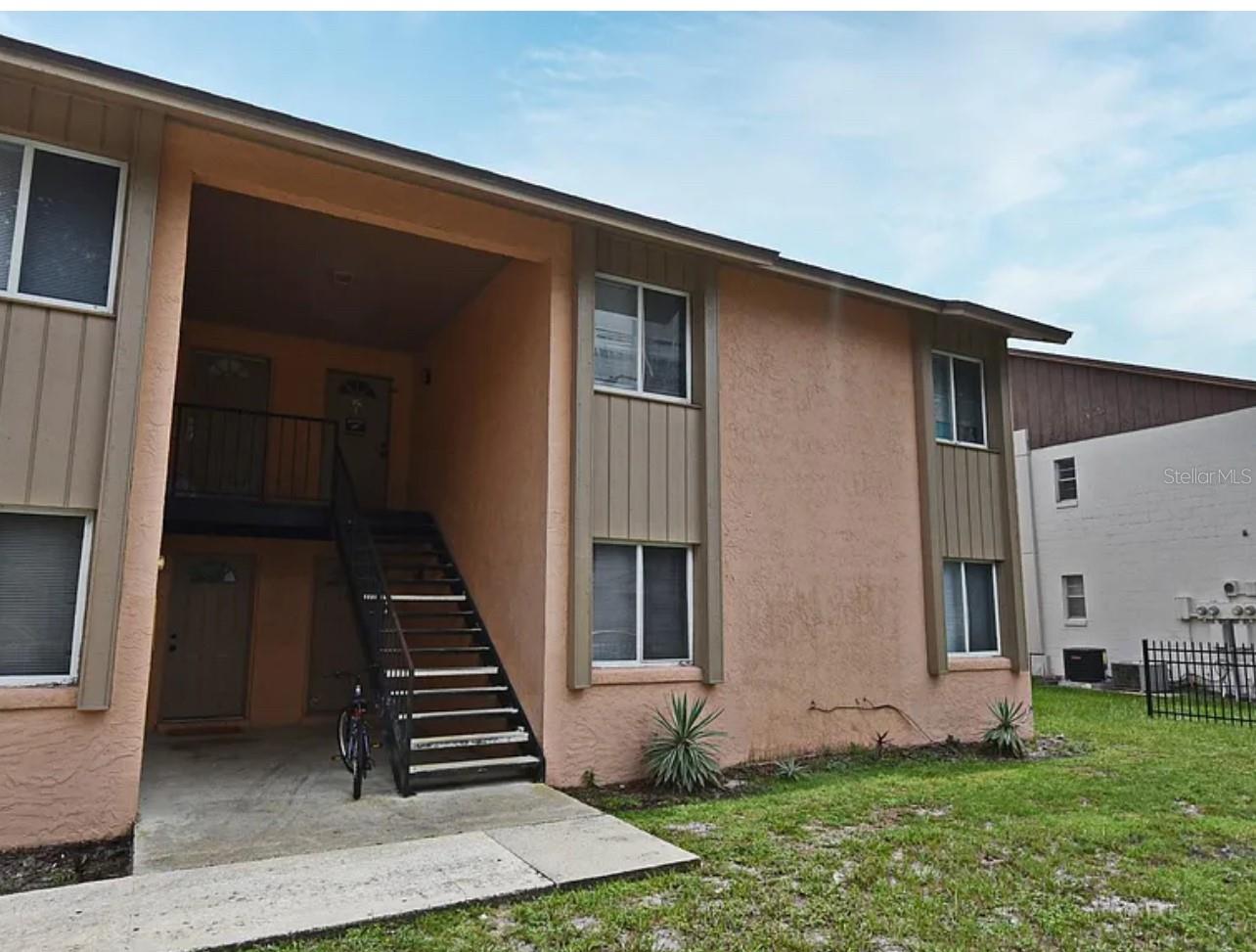 Nice Move-in ready TWO Bedroom/ 1.5 Bath condo style unit. Located in the north side of Winter Springs, near Moss Road. This unit has ALL tile flooring, new microwave, completely repainted on the inside and Kitchen has Large Eat-in area, plus Granite counter tops... There is Assigned Parking, and the unit is on the first level. Call today to get pre-qualified and schedule a viewing