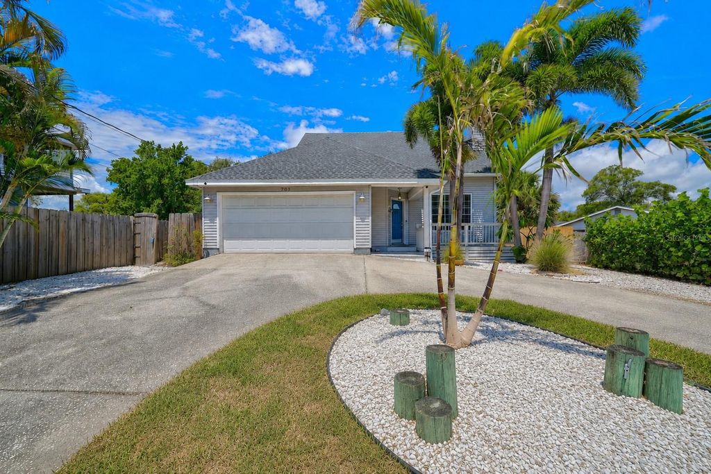 Photo of 703 Riverside Drive, Tarpon Springs, FL 34689 (MLS # TB8520013)