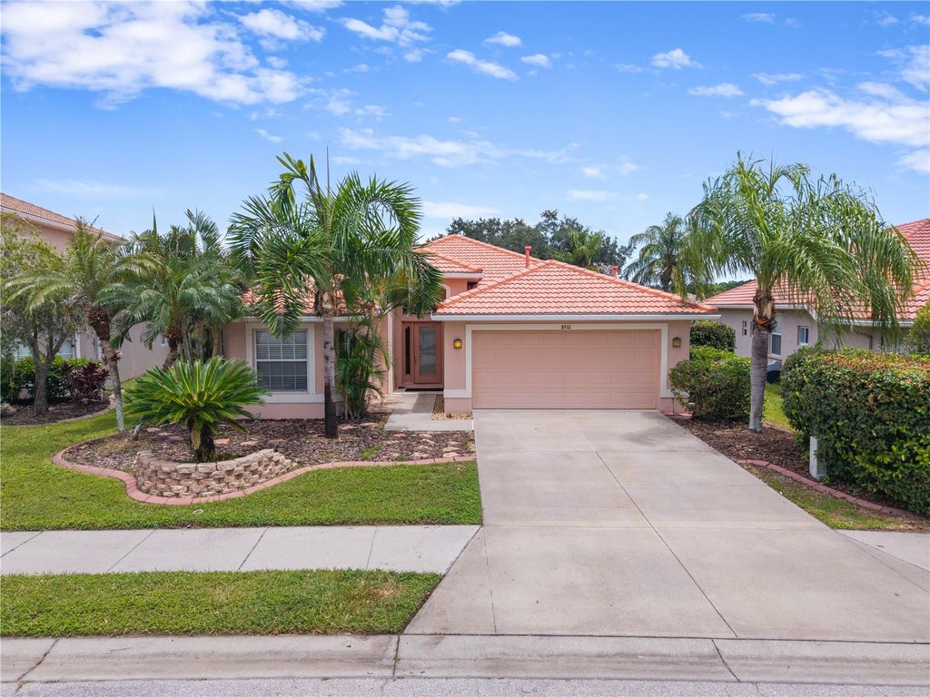 Photo of 8910 Stone Harbour Loop, Bradenton, FL 34212 (MLS # A4703833)